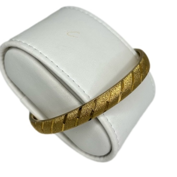 Monet Brushed & Shiny Gold Tone Bangle Vintage - Picture 2 of 10